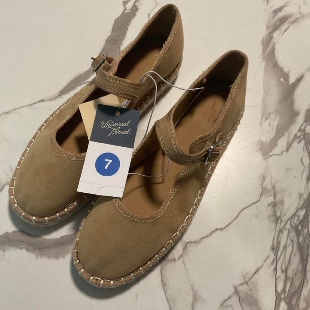 Universal thread tan brown